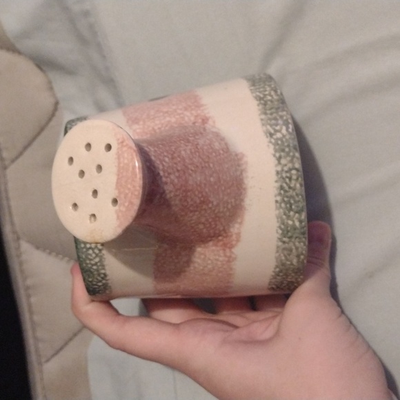 A clay watering can - Picture 2 of 6